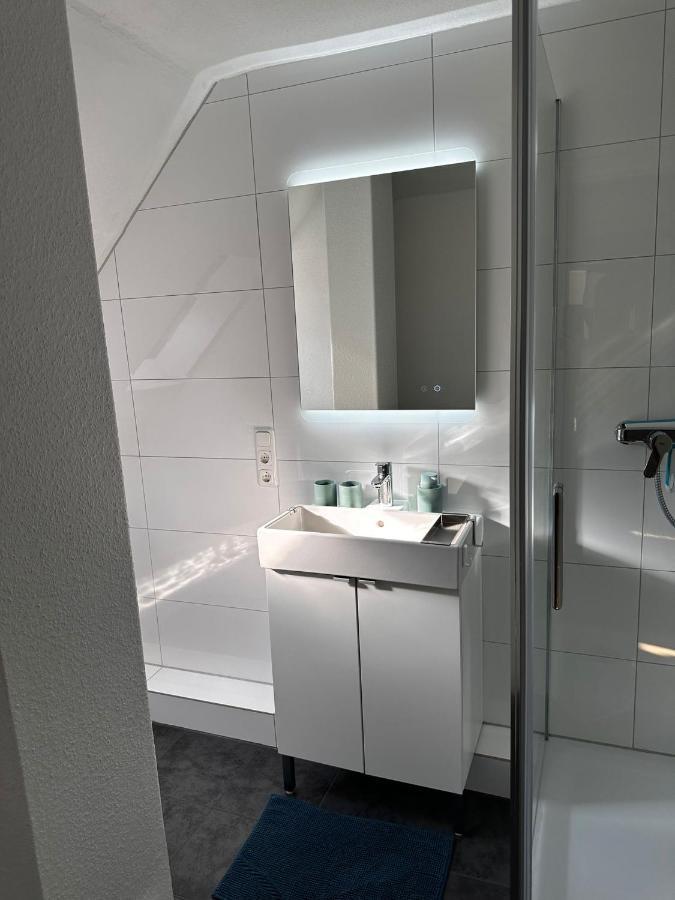 A&V Apartments Gemuetliche Rheinblick Wohnung Apt Daisy Duisburg Exteriör bild
