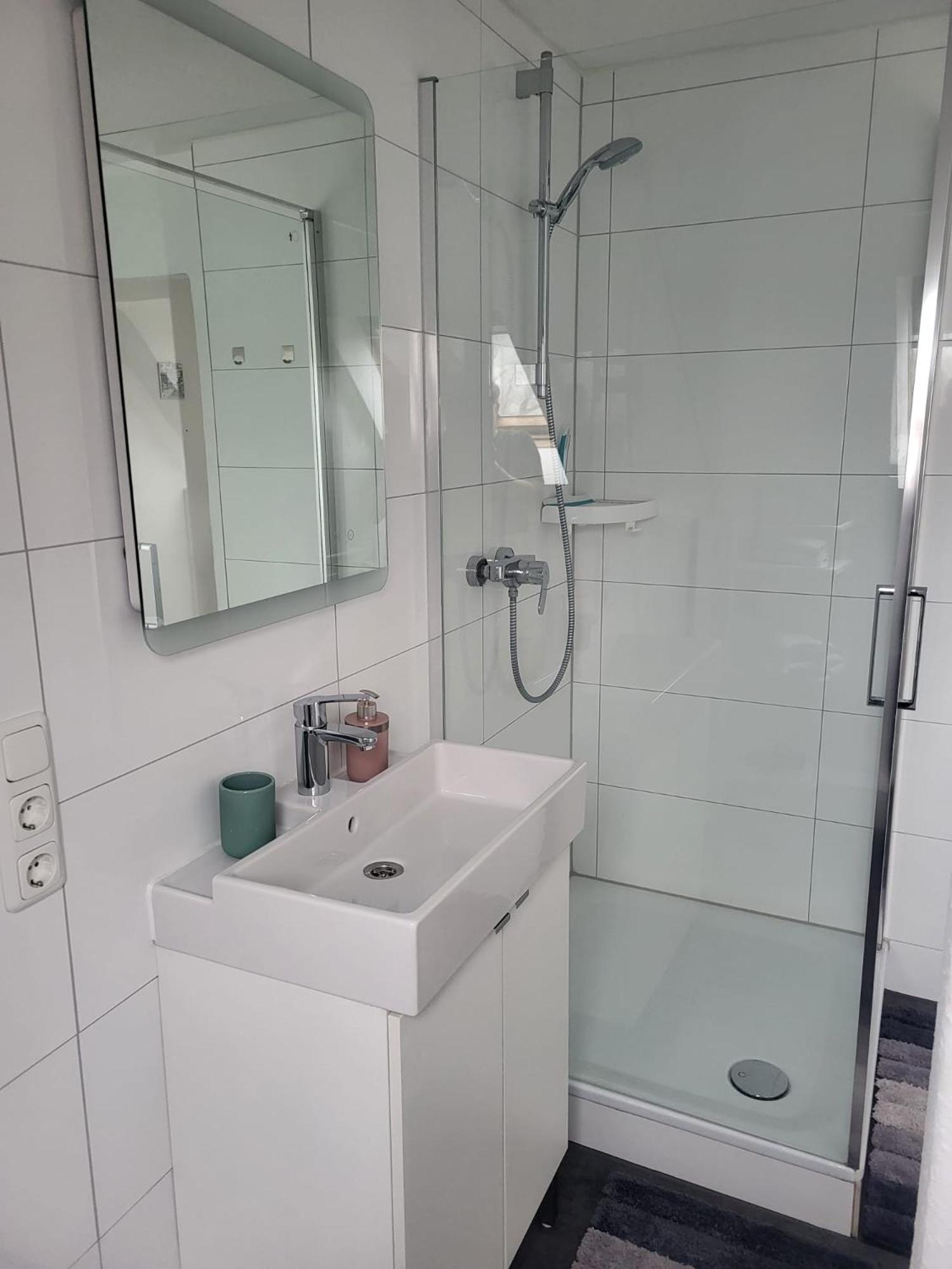 A&V Apartments Gemuetliche Rheinblick Wohnung Apt Daisy Duisburg Exteriör bild